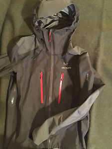 Arc'teryx Alpha AR Jacket - Men's Medium - Carbon Copy