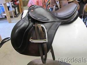 Courbette Vision Close Contact Saddle & Matching Fittings 17 1/2" Wide Used