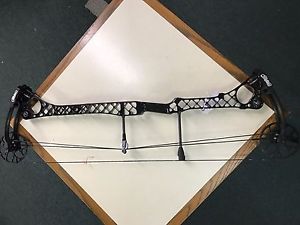 Mathews TRG 7 Target Bow, Right Hand, 28/60, Black, *****NEW*****
