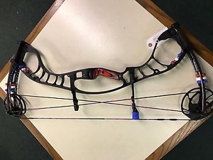 Hoyt Faktor 30 Blackout American Heritage, Right Hand, #3(28-30") Cam, 60-70lbs