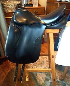 Passier Optimum 17" M Black Used dressage Saddle Excellent Condition