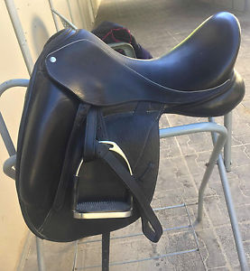 Custom Saddlery Icon Flight 17.5" MW Monoflap Dressage Saddle