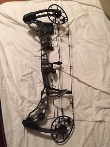 Mathews Halon 6 RH 28.5" Draw 60-70 LB Stone Tactical