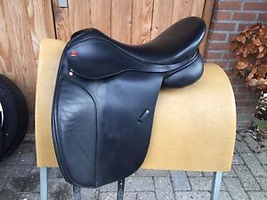 17'5 Kent & Masters original dressage saddle