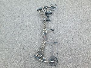 Mathews No Cam HTR Right Handed 29.5" 60-70 LB Lost Camo Bow