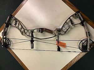 Hoyt Nitrum 30, Right Hand, 29/70lbs, #3 Cam(28-30in), Realtree Xtra******NEW***