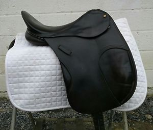 Beautiful , made in England 16.5" CT Dressage Saddle