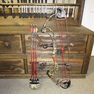 PSE Decree Compound Bow Display - Complete Rig with arrows!!!