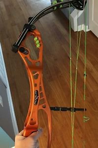 Hoyt Podium X Elite 40 GREAT CONDITION, new BOWDOC custom strings