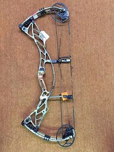NEW 2016 HOYT DEFIANT CAMO 60# 30" REALTREE RH COMPOUND BOW