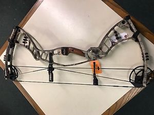 Hoyt Nitrum 30, Right Hand,50-60lbs, #2 Cam(26-28in), Realtree Xtra******NEW***