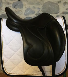 Gorgeous Antarès Cadence 16.5" (measures large) Black