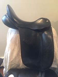 Windsor Elite dressage saddle 17"