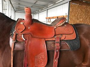 16 inch Corriente roping saddle
