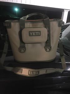 YETI Hopper 30 with YETI sidekick