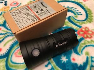 NiWalker Nova MM25MB Monster Bright 3x Cree XHP70 7600lm LED 18650 Flashlight