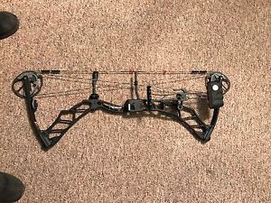2016 Elite Impulse 34.  RH, 29.5" Draw, 60/70lb, 4 Arrow Elite Quiver