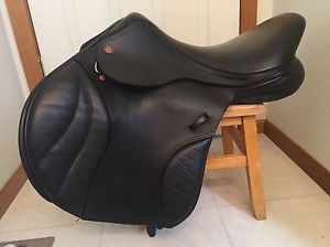 Kent and Masters S Series Jump Saddle
