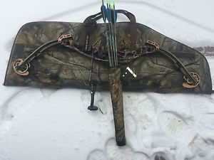 Hoyt Ultratec XT2000 Compound Bow Release DEAD NUTS Sight Case ARROWS RH NICE