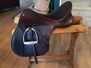 Bates Caprilli 18" Saddle with CAIR System and Moveable front block
