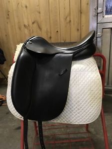 Mondega dressage saddle 17 wide