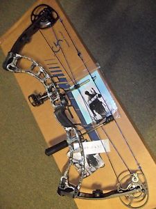 NEW G5 QUEST AMP BOW, RH, 40/70#, DRAW 26
