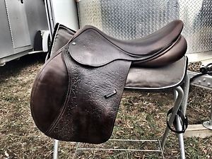 17.5" County Innovation Close Contact Saddle w/ Long, Forward Flaps
