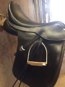 Bates Dressage Saddle ** leather ** 17.5 seat regular size gullet ***