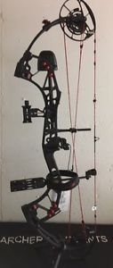 NEW 2017 PSE EVOLVE 31 BLACK COMPOUND BOW  FULL WARRANTY 60/70 R/H SET UP