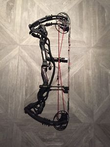 Hoyt Carbon Defiant 29" 70-80lb Draw