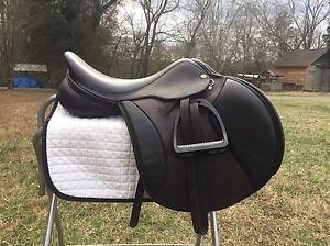 18" Trilogy Talisman Jump saddle