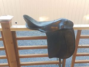 WOW GREAT DEAL Ansur treeless dressage saddle