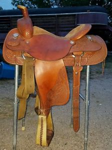 15 1/2 circle y roping saddle nearly new