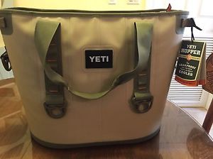 Yeti Hopper 30 Field Tan / Orange