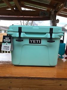 yeti roadie 20 cooler Limited Edition Sea foam
