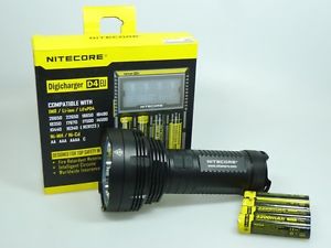 Nitecore LED Taschenlampe TM16 + 4 Nitecore Akkus + digitales Ladegerät Sparset