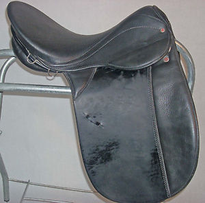 Courbette All Purpose saddle