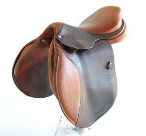 17.5" CWD SE01 SADDLE (SO19591) VERY GOOD CONDITION !! - DWC-CAN