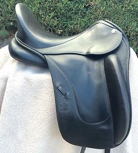 17" Hennig Sofa Dressage Saddle