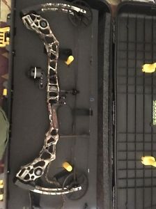 Mathews no cam htx 28 Draw 60/70 Rh. Anyone Interested In Bare Bow Message Me