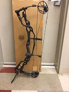 2015 Hoyt Carbon Spyder 34 ZT Blackout Compound Bow