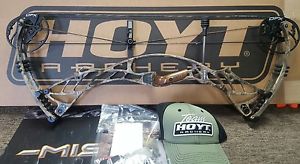 HOYT DEFIANT RIGHT HANDED 70# REALTREE XTRA - NEW NIB