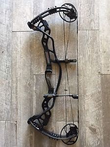 2016 Hoyt Carbon Defiant 31