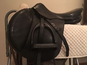 Devoucoux English Saddle 17  Full Calf BLACK   Devoucoux leathers and stirrups