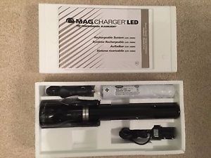 MAGLITE MAG-CHARGER LED THE PROFESSIONAL FLASHLIGHT MODEL RL4019U