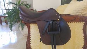 prestige jumping saddle model Versailles 43 cm=17"
