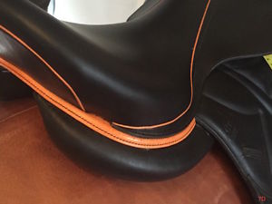 *Like New!* 2016 Devoucoux Makila S Dressage Saddle Black 18" Orange Accents