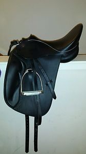 EUC Design and Technik Butterfly Claudia Dressage Saddle size 17