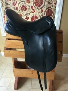 Schleese Wave Dressage Saddle 17.5", adjustable tree