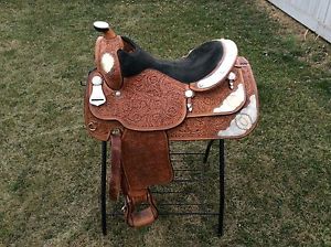 Dale Chavez Show Saddle in EUC. 16 inch with FQBS. Matching headstall & chest st